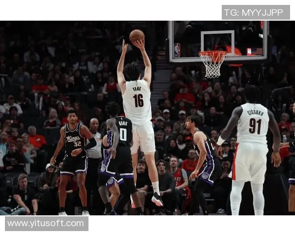 勇士与开拓者激战四月二十六日争夺季后赛关键胜利的精彩对决