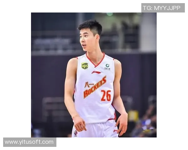 郭昊文：从青涩少年到篮球场上的璀璨新星的成长之路与奋斗故事